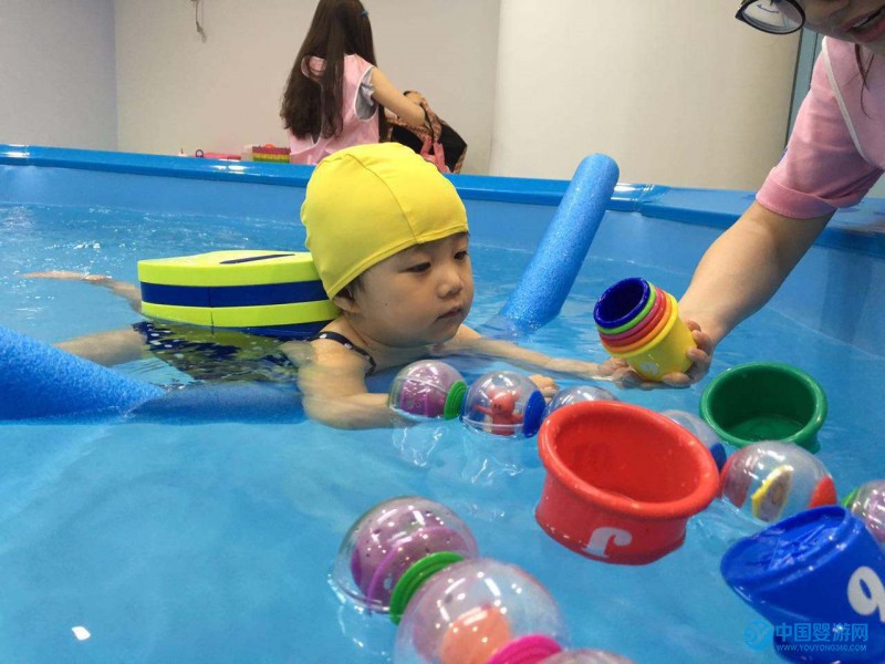 嬰兒游泳館水育早教