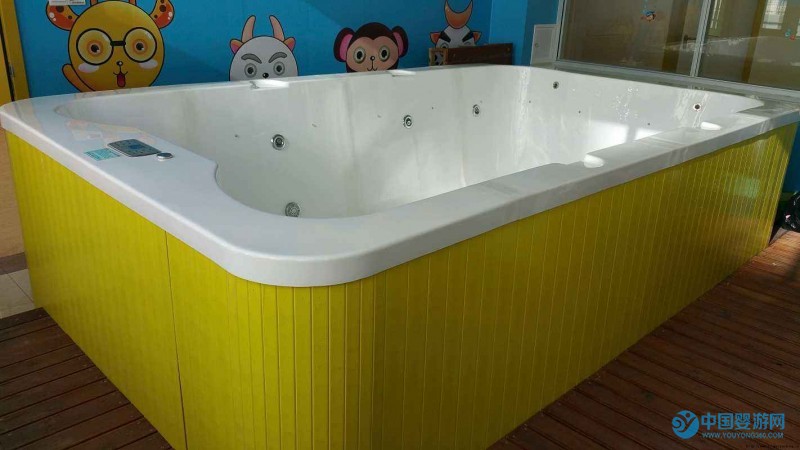 亞克力嬰兒游泳池設(shè)備