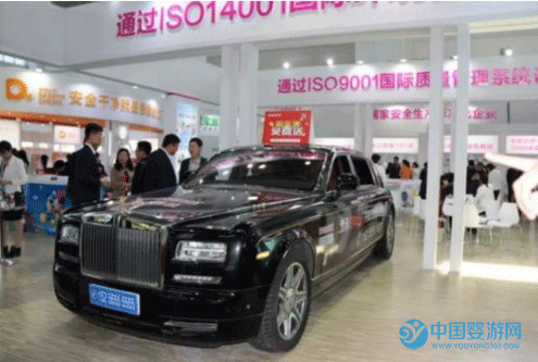 嬰兒游泳設(shè)備廠伊親在勞斯萊斯上做廣告