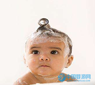 禁忌：原來這樣給寶寶洗澡是錯誤的2