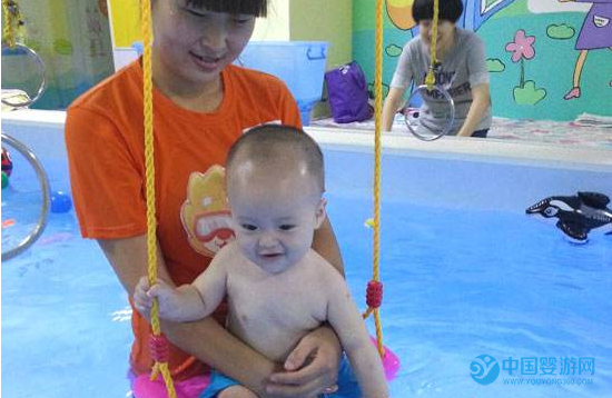 根據嬰兒認知能力發展的規律對嬰兒認知、語言、動手能力、社會交往、音樂等智力方面進行系統化的訓練，以達到嬰兒身體和智慧能力的全面發展。