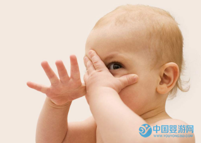 寶寶姿勢異常經常哭鬧？小心肌張力過高！嬰兒游泳有效緩解寶寶肌張力過高 寶寶肌張力過高是怎么回事？寶寶肌張力過高的表現3