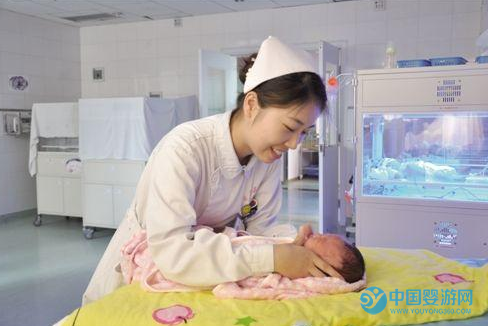 給寶寶撫觸先從頭部開始