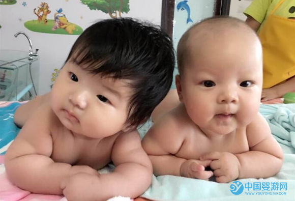 嬰兒游泳可以緩解寶寶歪頭問題嗎？2