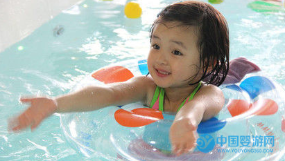 豬年到，帶寶寶去游泳才是呵護&ldquo;掌上明豬&rdquo;的正確方式 嬰兒游泳的好處 嬰兒游泳有哪些好處 關于嬰兒游泳四個常見問題1