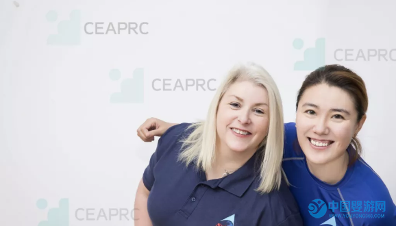 嬰兒游泳培訓中英雙導師 Lisa Bousted&Cherry Tan