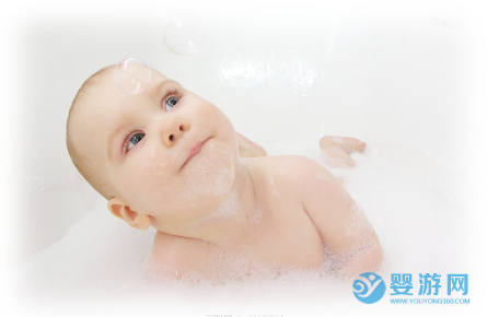 那些讓寶寶從小就堅持嬰兒游泳的家長，都做對了什么，看水育師怎么回答 堅持嬰兒游泳的好處 嬰兒游泳注意事項 嬰兒游泳最佳時間3