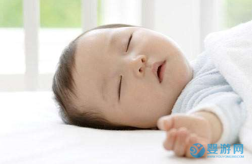 聽崔玉濤說如何糾正寶寶偏頭歪頭 如何糾正寶寶歪頭偏頭 寶寶歪頭偏頭怎么辦 寶寶歪頭偏頭糾正方法1