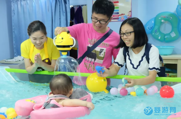 嬰兒游泳的好處長高只是附帶作用！更多的好處在這些方面！ 堅持嬰兒游泳的好處 嬰兒游泳有哪些好處 嬰兒游泳促進身高增長！ (3)