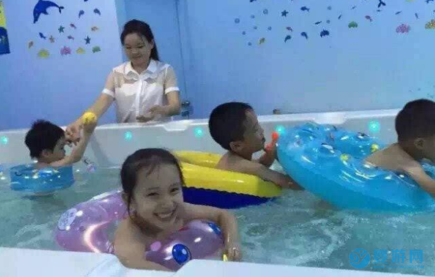 開嬰兒游泳館這樣做，收益翻倍不是夢！ 嬰兒游泳館提高收益 游泳館不賺錢怎么辦 嬰兒游泳館提高客流量 (2)