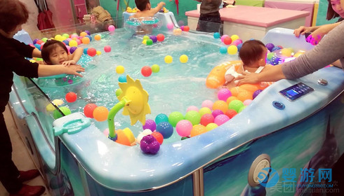 秋天到寶寶去嬰兒游泳館的好處