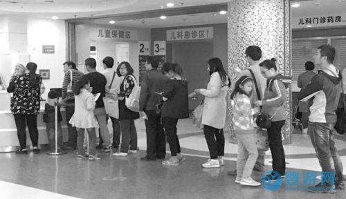 冬天孩子看病難兒科門診排長隊