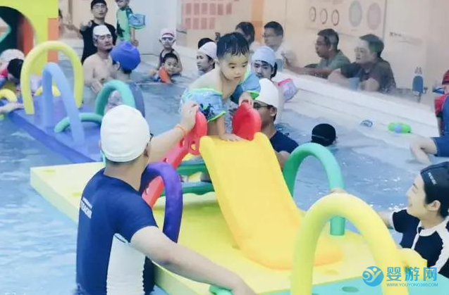 寶寶游泳讓孩子變得更加自信